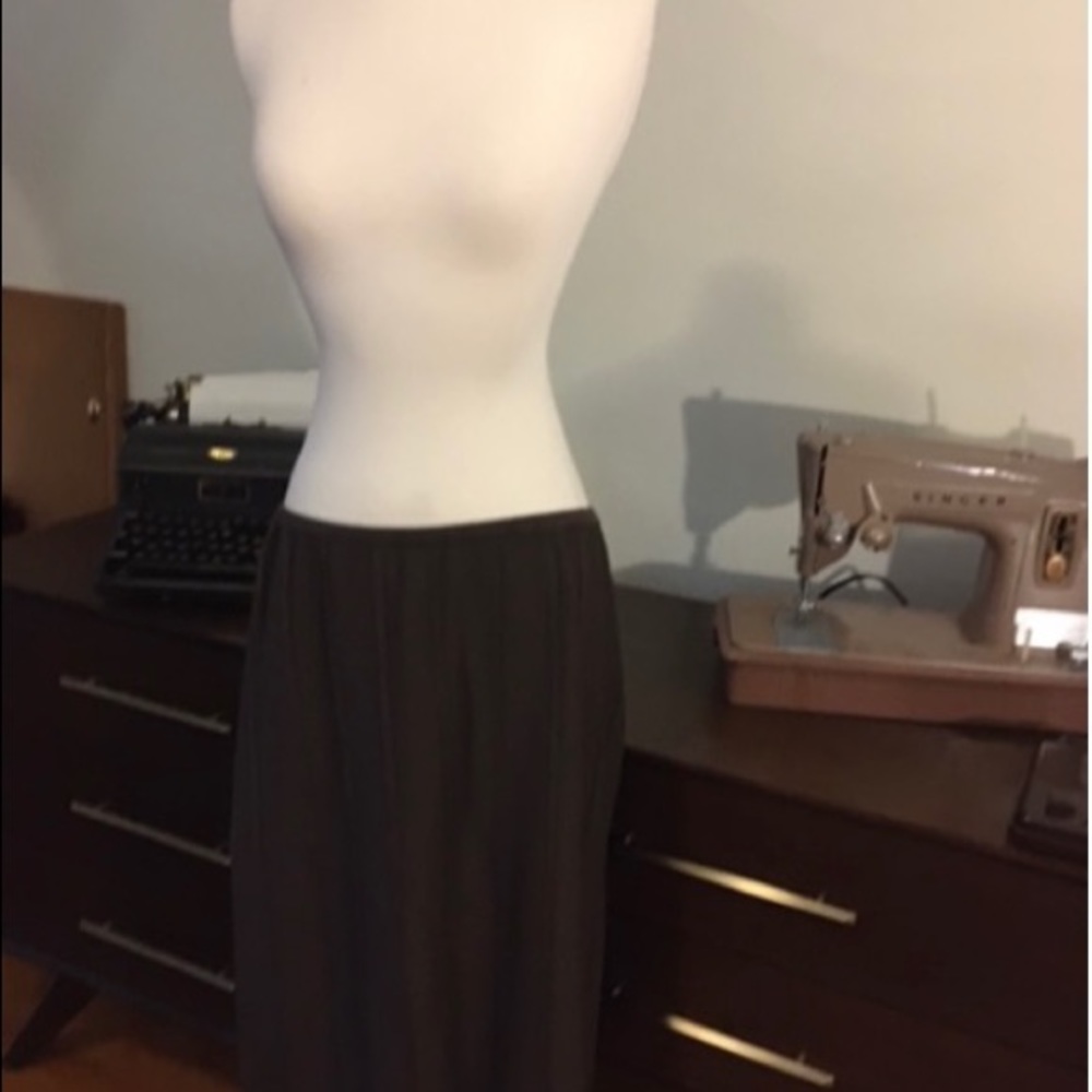 Brown casual knee length skirt.,